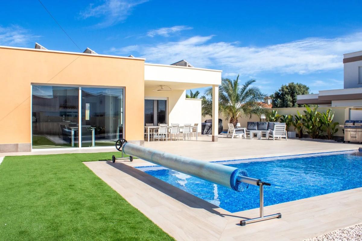 Properties for sale and rent in Spain photo 2