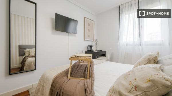 Se alquila habitación en piso compartido de 8 habitaciones en Valdefuentes thumbnail 2