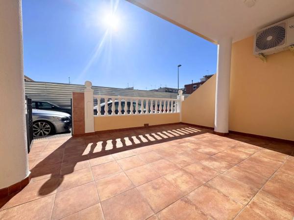 Chalet adosado en calle la Zenia thumbnail 1