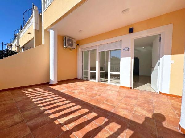 Chalet adosado en calle la Zenia thumbnail 2