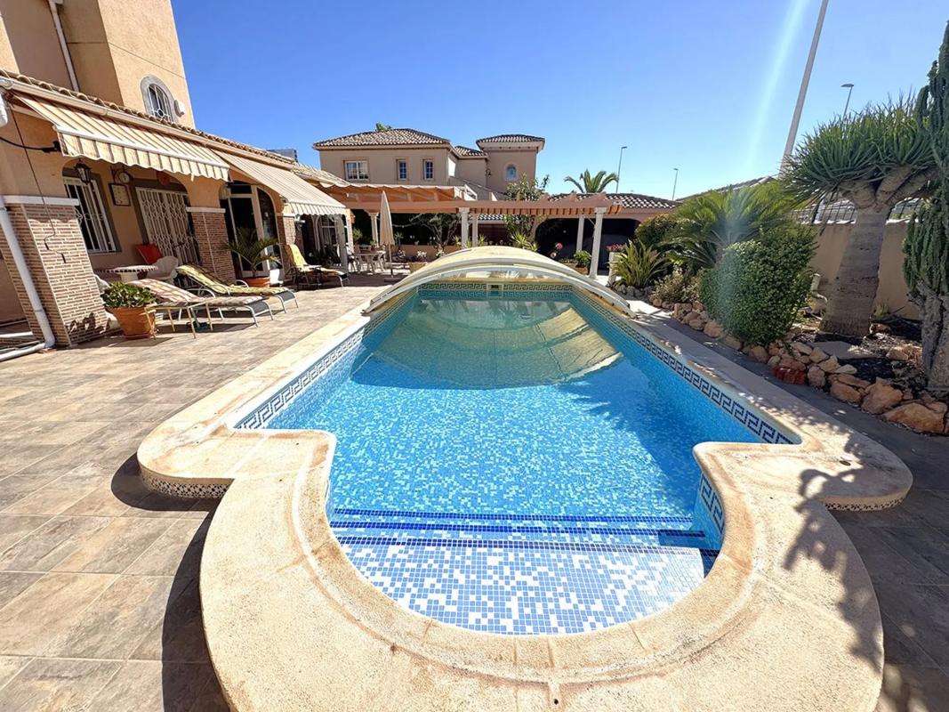 Properties for sale and rent in Spain photo 2