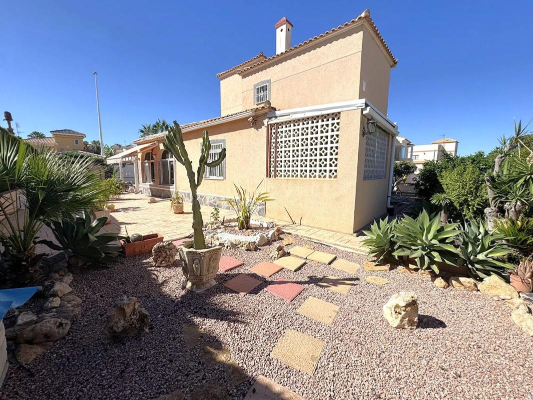 Properties for sale and rent in Spain photo 3
