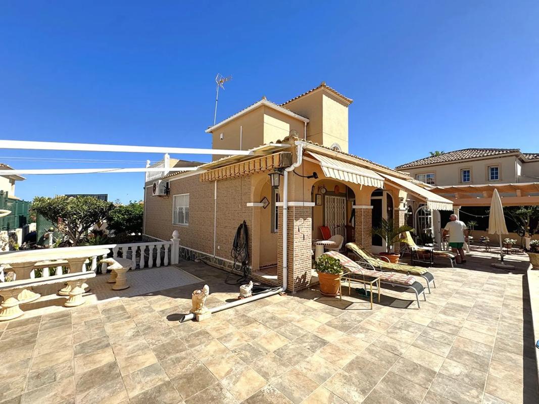 Properties for sale and rent in Spain photo 5