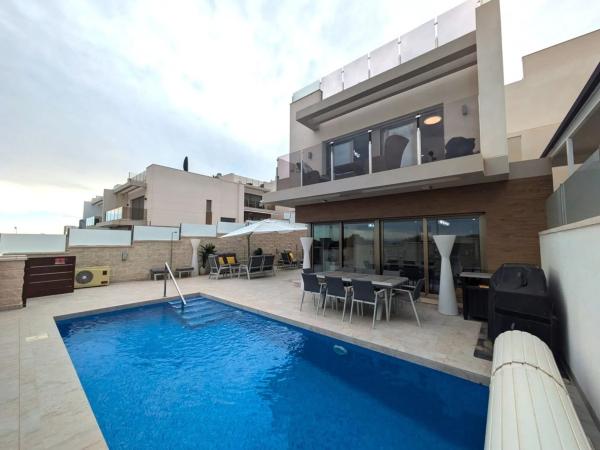 Independent chalet for sale in Calle Nabucco, Orihuela
 photo 1