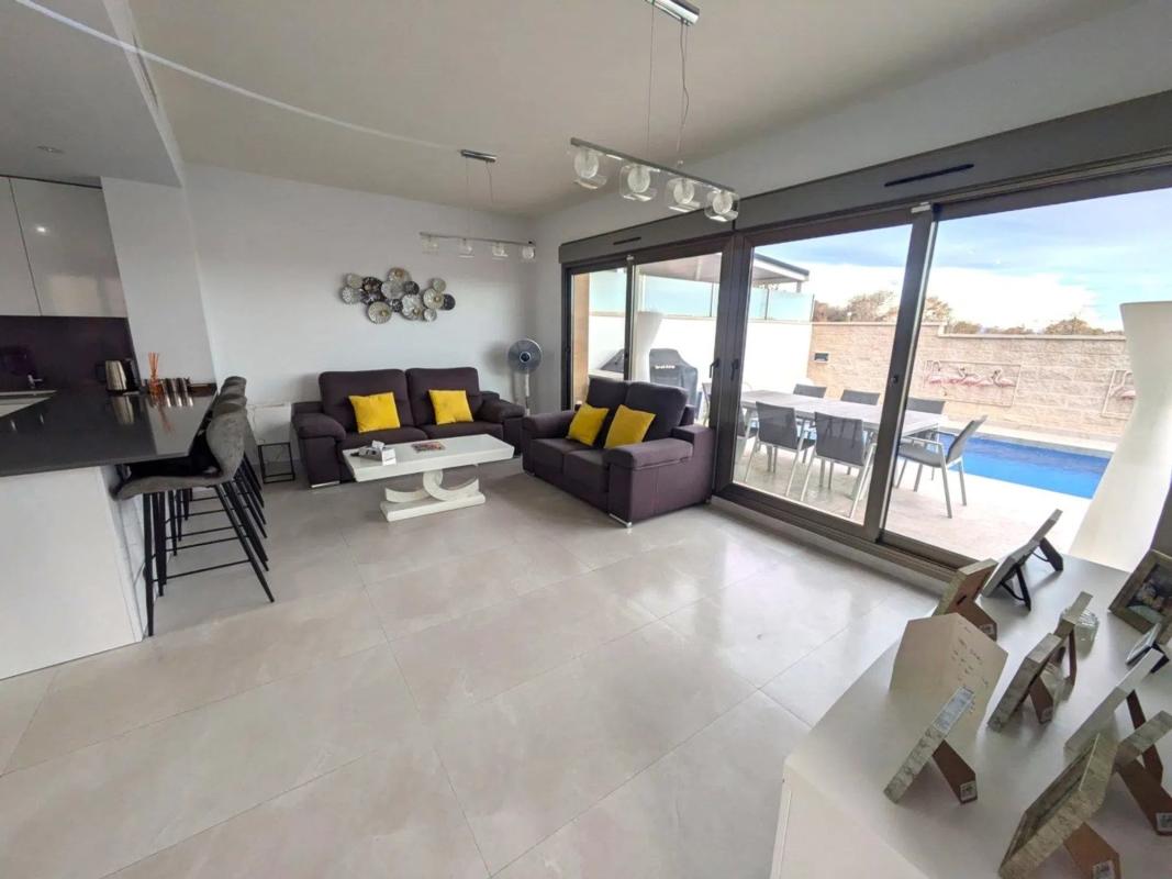 Sale of independent chalet in Calle Nabucco, Orihuela
photo 4