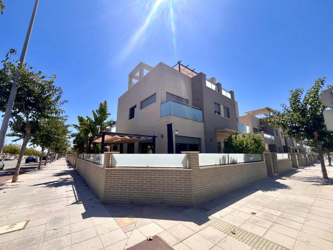 Продажа отдельного шале в Torre de la Horadada, Пилар де ла Орадада photo 1