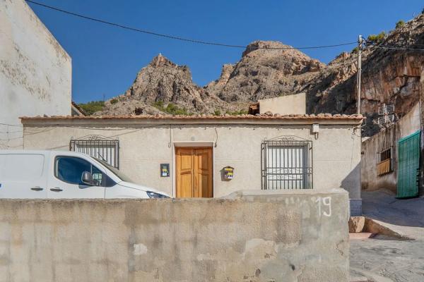 Chalet pareado en calle Arriba photo 1