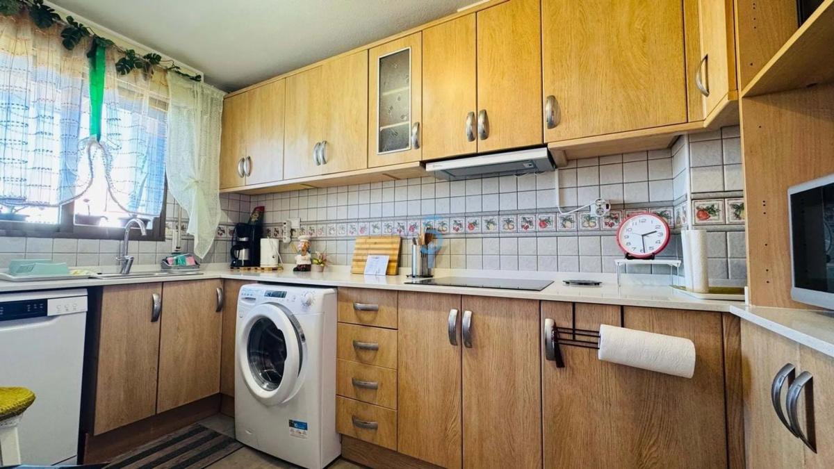 Venta de piso en Barrio El Acequión, Torrevieja
photo 3