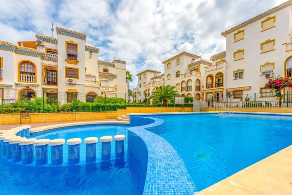 Apartment for sale in Calle Geraneos, Torrevieja photo 1