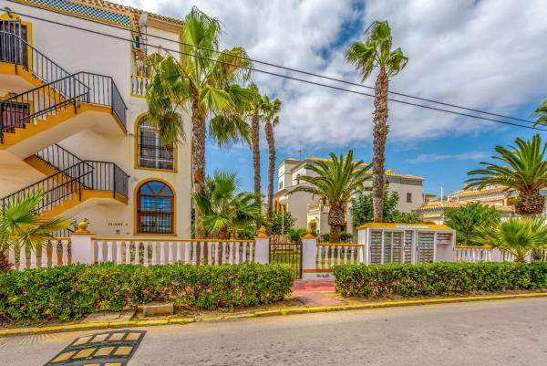 Apartment for sale in Calle Geraneos, Torrevieja thumbnail 2