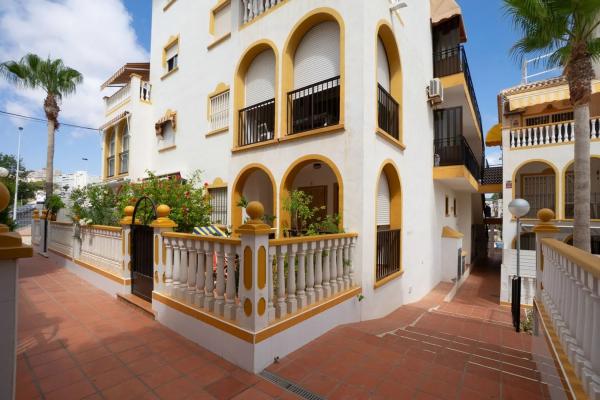 Apartment for sale in  Calle Geraneos, Torrevieja photo 4