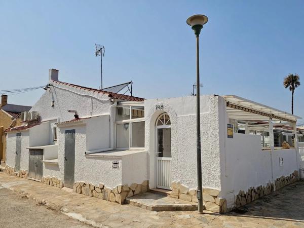 Chalet adosado en calle Miguel Mateo-Miguelín, 748 photo 1
