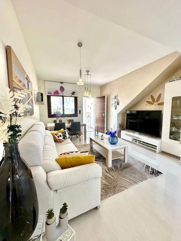 Sale of apartment in Avenida Laguna Azul, Torrevieja
photo 1