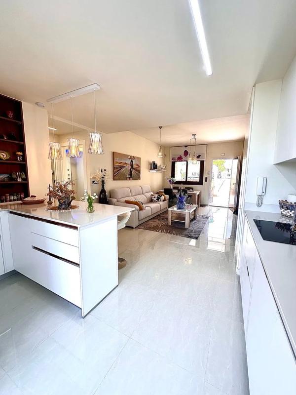 Sale of apartment in Avenida Laguna Azul, Torrevieja
photo 4