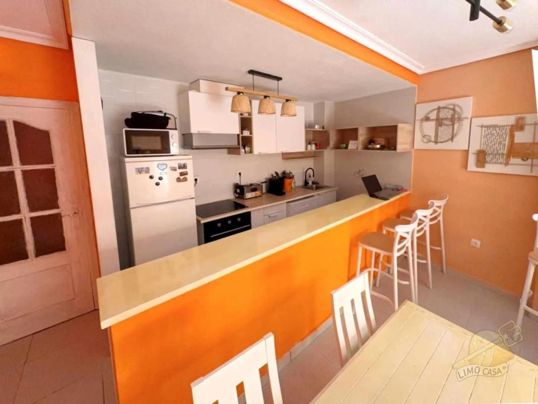 Venta de piso en Barrio Las Piscinas Naturales, Torrevieja
 photo 2