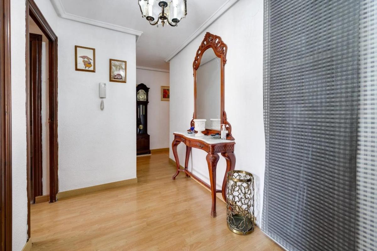 Sale of apartment in Calle Caballero de Rodas, Torrevieja
photo 1