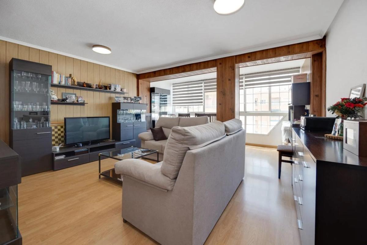 Sale of apartment in Calle Caballero de Rodas, Torrevieja
photo 2