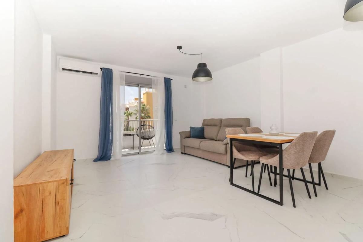 Venta de piso en punta prima, Torrevieja
photo 1