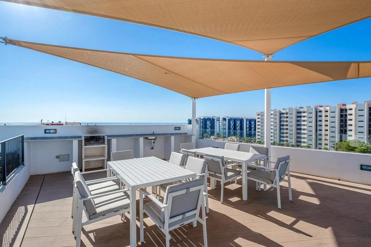 Sale of apartment in Calle Mar Gruesa s/n, Torrevieja
 photo 3