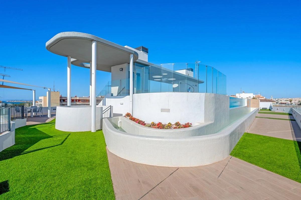 Sale of apartment in Calle Mar Gruesa s/n, Torrevieja
 photo 4