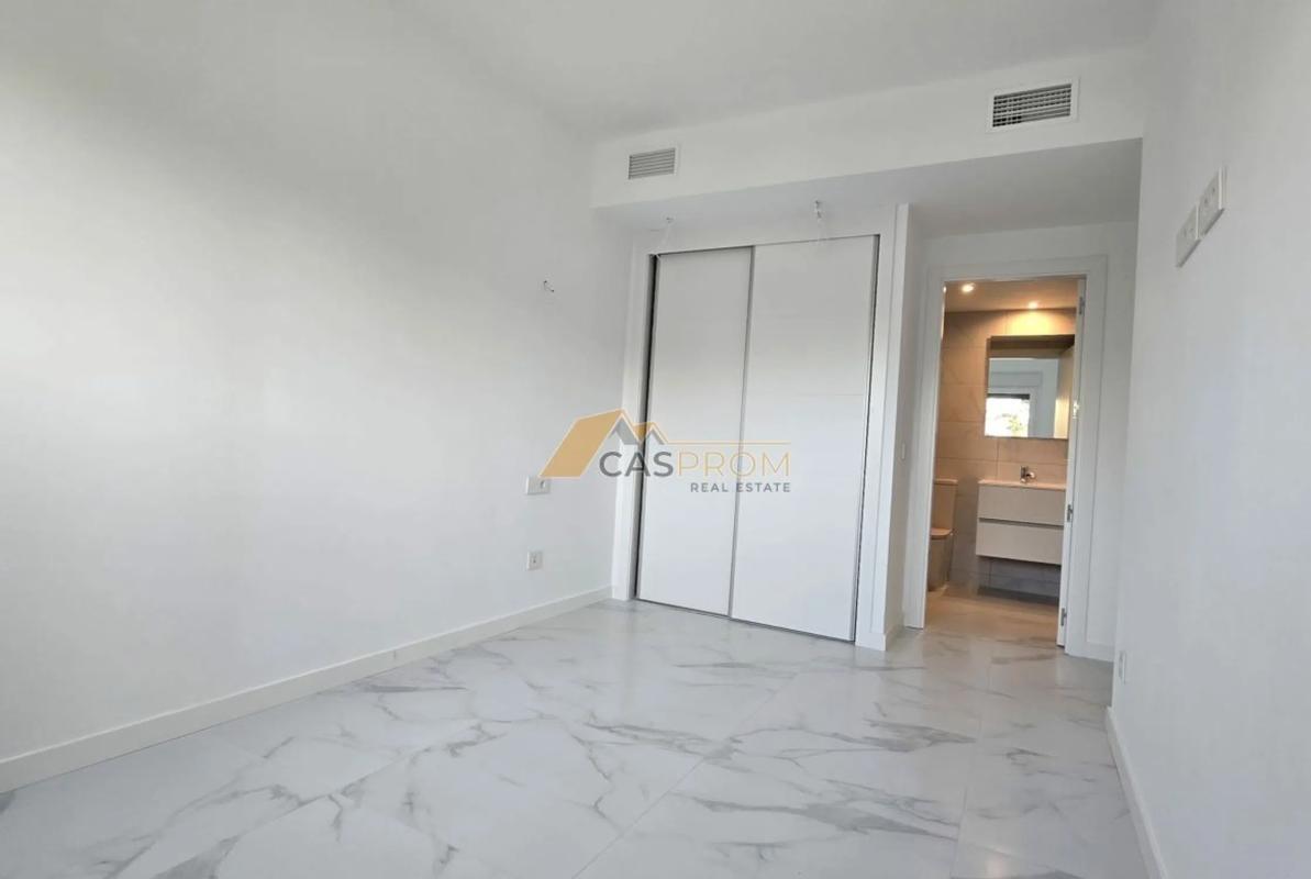 Sale of apartment in Avenida de las Olas, 60, Torrevieja
photo 4