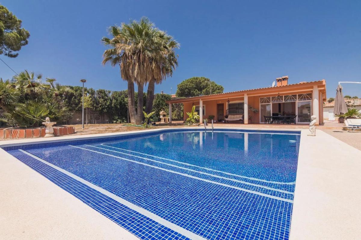 Properties for sale and rent in Spain photo 2