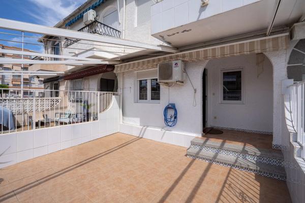 Chalet adosado en calle Guadalajara photo 1