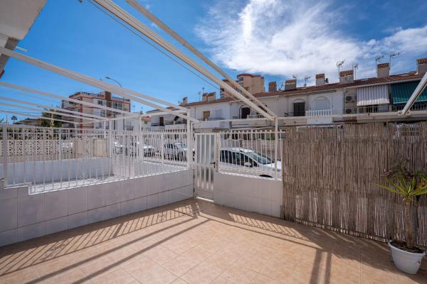 Chalet adosado en calle Guadalajara thumbnail 1