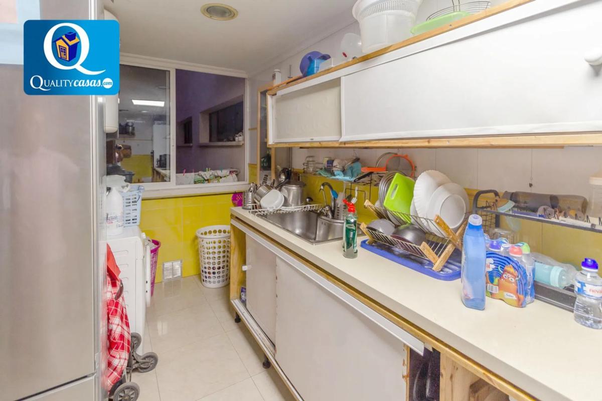 Sale of apartment in Barrio Carolinas Altas, Alicante
 photo 2