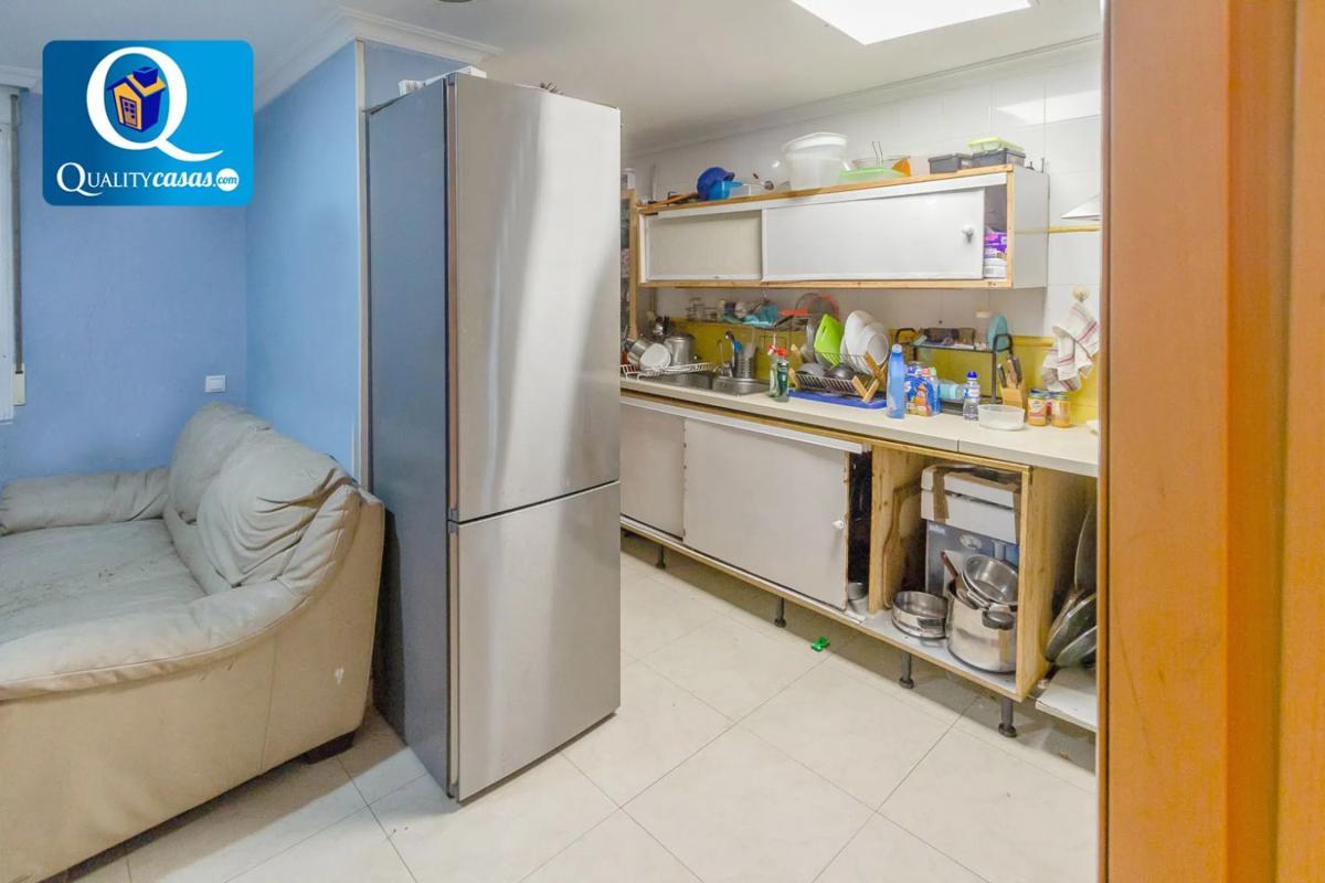 Sale of apartment in Barrio Carolinas Altas, Alicante
 photo 4