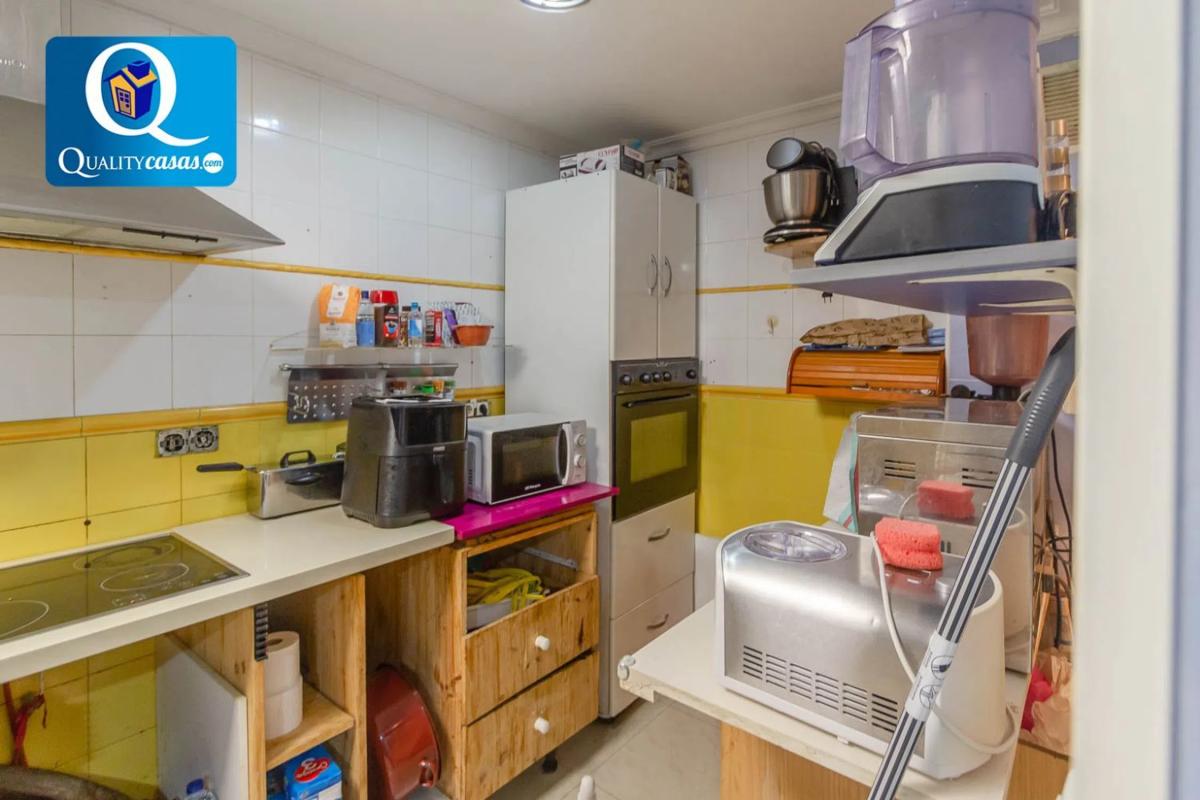 Sale of apartment in Barrio Carolinas Altas, Alicante
 photo 5