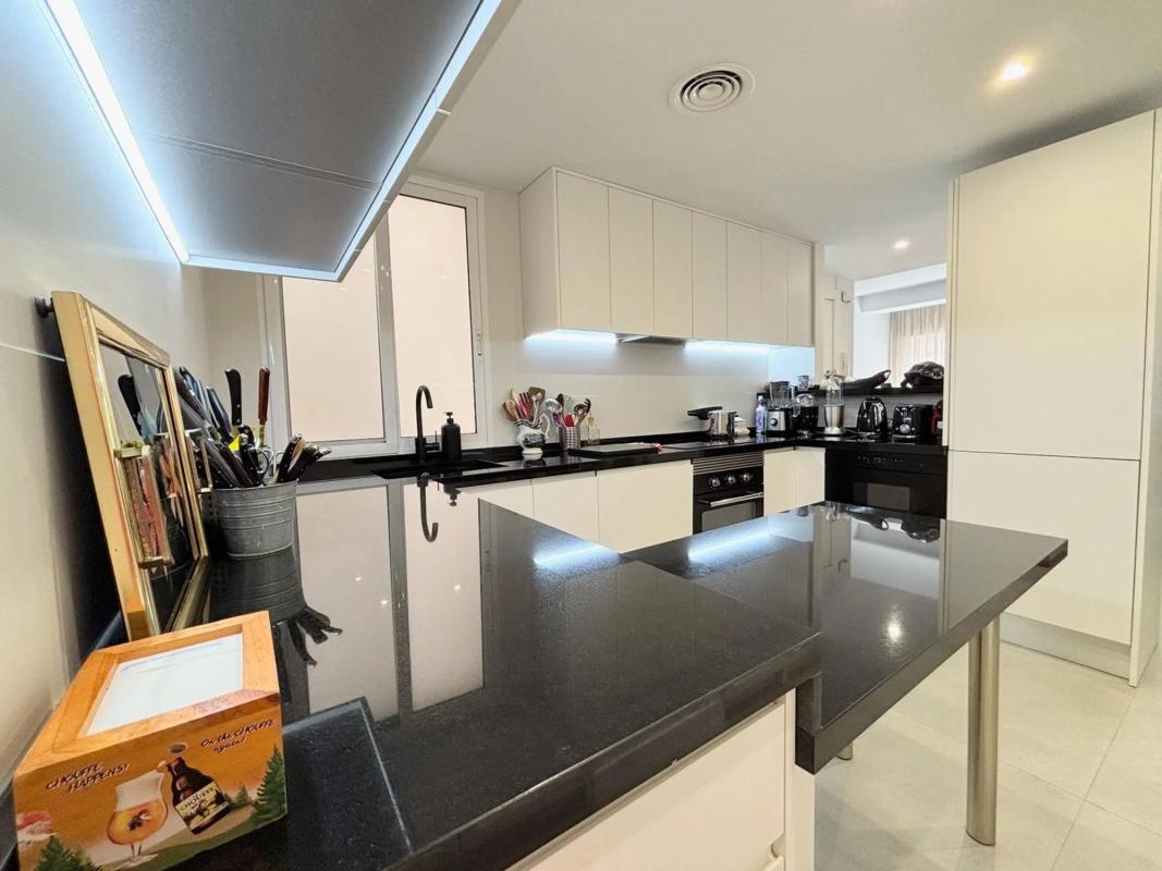 Sale of apartment in Calle Gravina, Alicante
photo 1