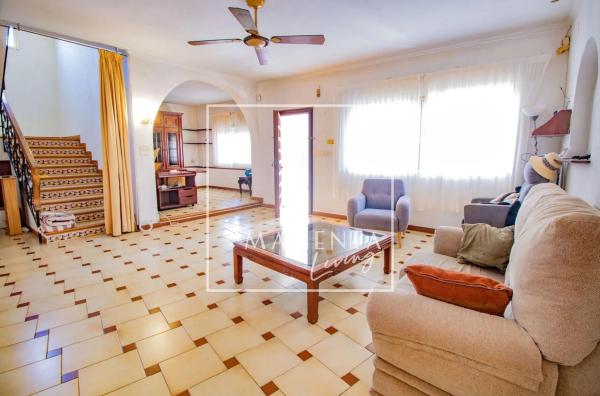 Independent chalet for sale in Calle de Tabarca, El Campello
thumbnail 2