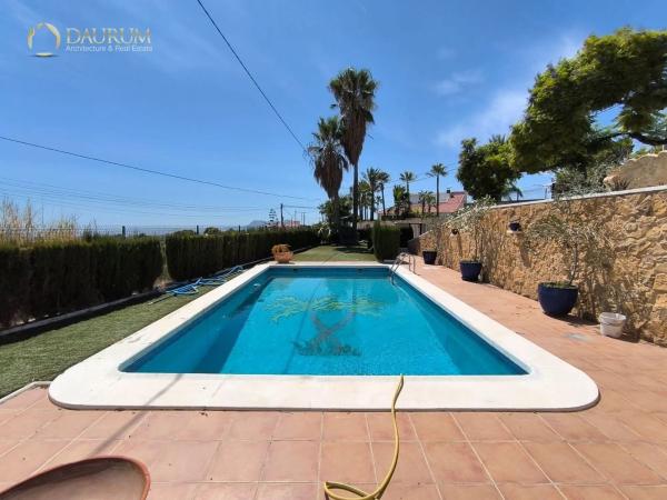 Chalet independiente en venta en Calle del Pou, San Vicente del Raspeig
thumbnail 2