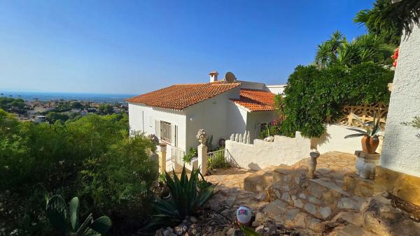 Casa independiente en calle Leto thumbnail 1