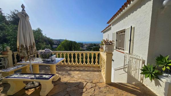 Casa independiente en calle Leto thumbnail 2