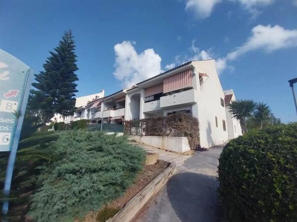 Chalet adosado en calle Manises photo 1