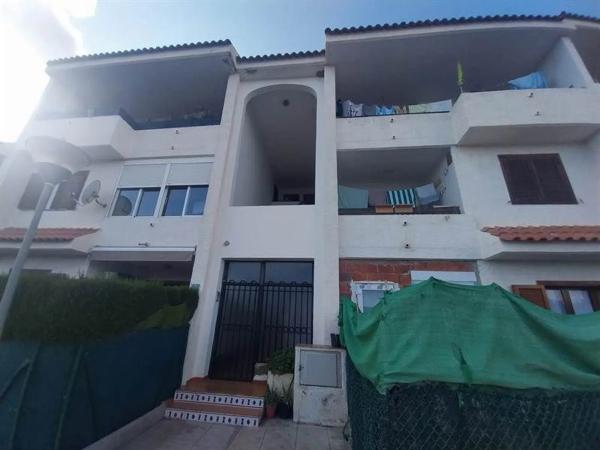 Chalet adosado en calle Manises thumbnail 1
