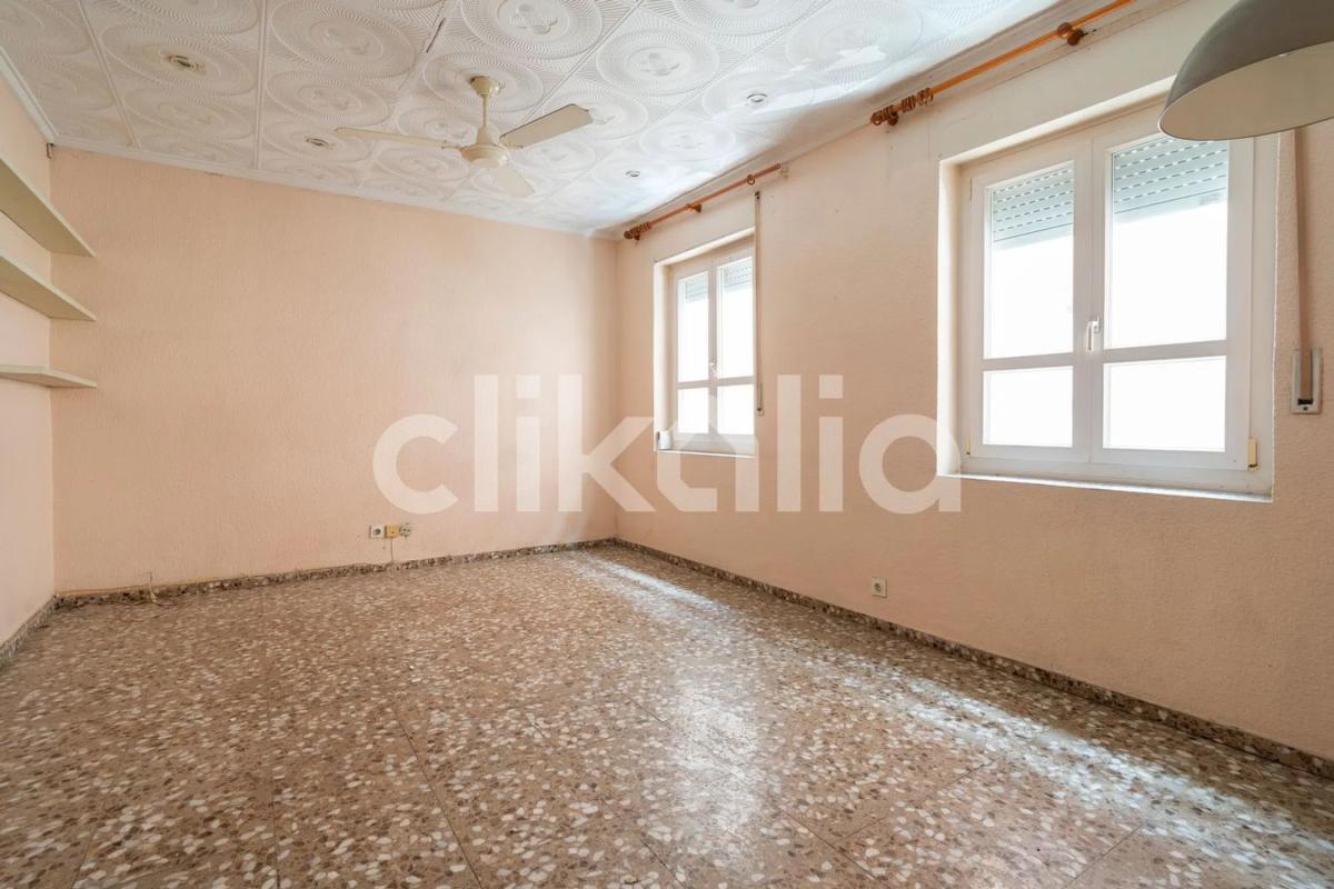 Недвижимость на продажу и в аренду в Испании photo 1