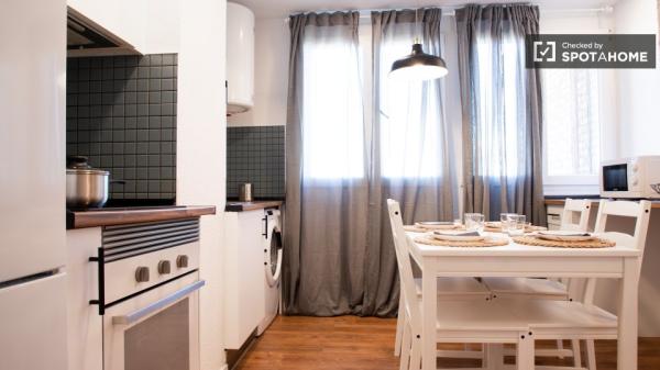 Piso en alquiler en C. de Tembleque , Madrid thumbnail 1