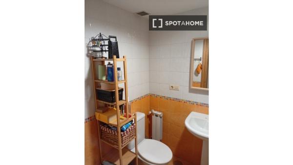 Apartment for rent in Rúa das Teixugueiras , Vigo thumbnail 2