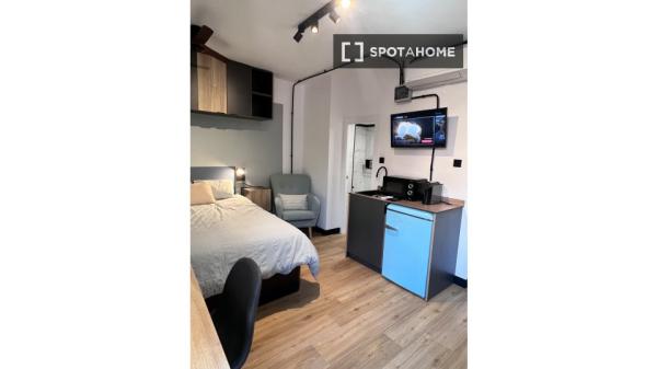 Habitación en piso compartido en San Matías-Realejo, Granada thumbnail 1