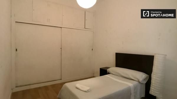 Habitación compartida en alquiler en Trafalgar, Madrid. photo 4