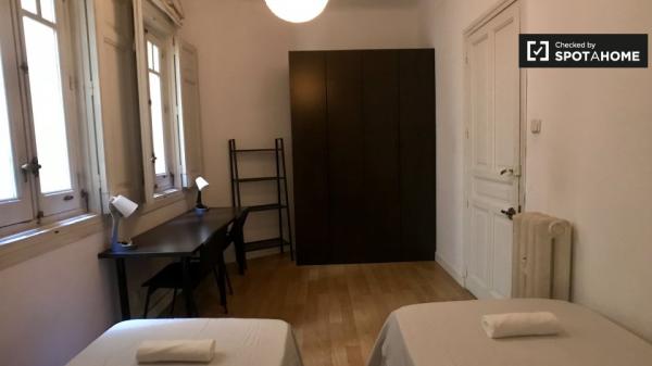 Habitación compartida en alquiler en Trafalgar, Madrid. thumbnail 2