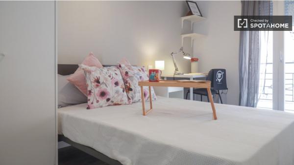 Habitación en piso compartido en alquiler en Numancia, Madrid thumbnail 1