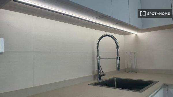 Apartment for rent in C. del Poeta Joan Maragall , Madrid thumbnail 2