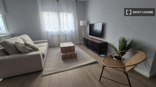 Apartment for rent in C. de Jaime Hermida , Madrid thumbnail 2