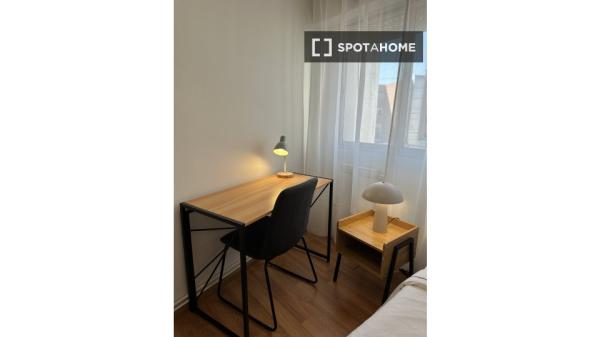 Habitación compartida. Piso de 4 habitaciones. Abrantes, Madrid. thumbnail 1