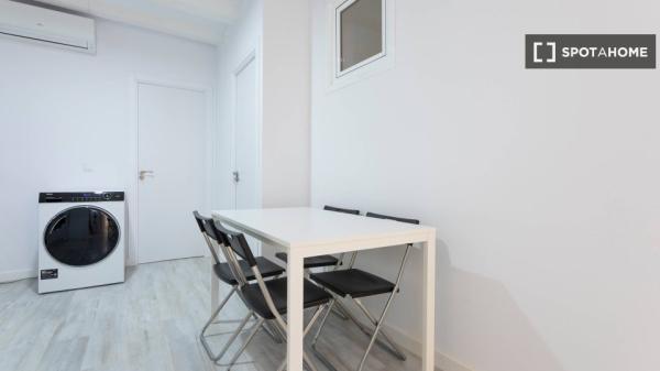 Habitación en piso compartido en barcelona. photo 4