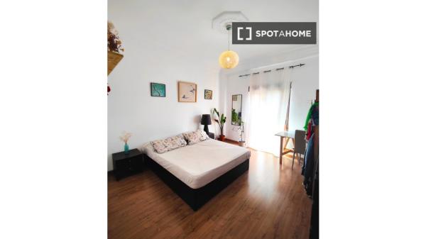 Habitación en piso compartido en valència photo 1